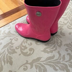 UGG Hot Pink Rain Boots Adult Size 10 Womens
Warm Twice, like new